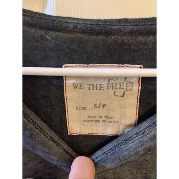 FREE PEOPLE “WE THE FREE” VINTAGE TOP GRAY RAW HEM AND CUFFS TOP SZ S - Picture 2 of 11